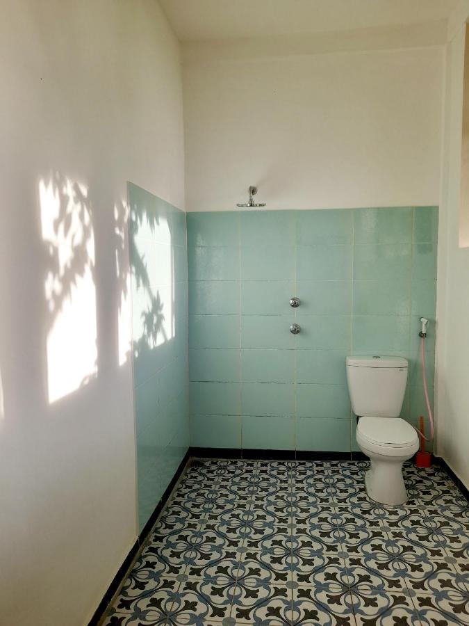 Merdeka House Maluk Exterior photo